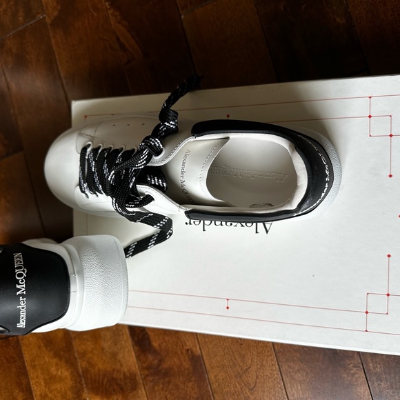 Alexander Mcqueen Sneaker Larry White with black laces. Size 41 - Picture 6 of 6
